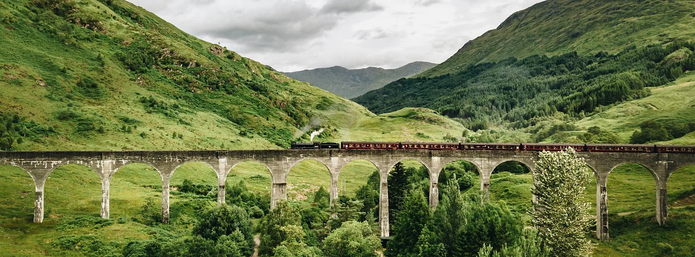 Glenfinano viadukas ir Jacobite garvežys