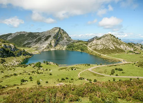 Kovadongos ežerai Pikos de Europoje