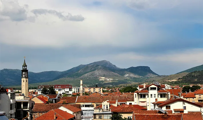 Prilepas ir kalnai virš jo