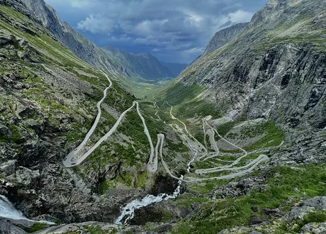 Trolių kelio (Trollstigen) serpantinai
