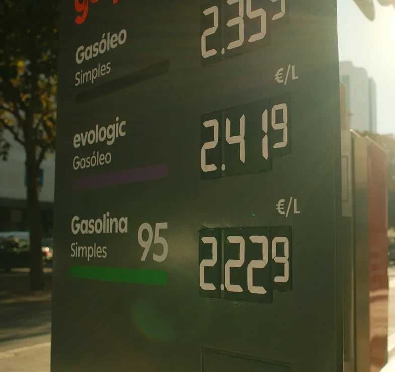 Degalų kainų švieslentė degalinėje Lisabonoje