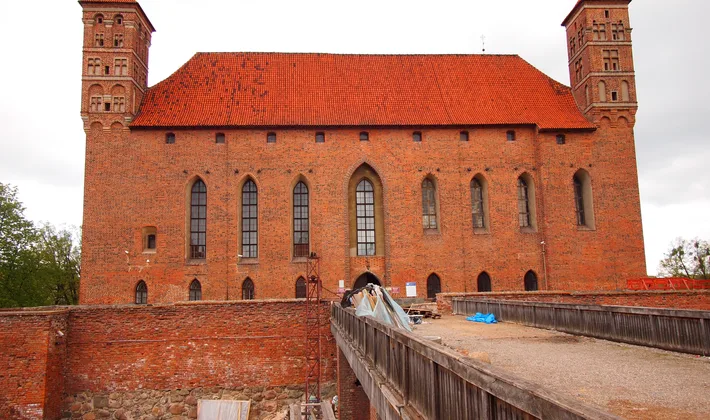 Lidzbarko Varminskio vyskupų pilies fasadas su bokštais